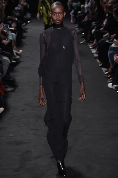 Look 14
